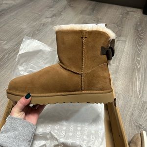 **BRAND NEW** UGG Mini Bailey Suede Bow